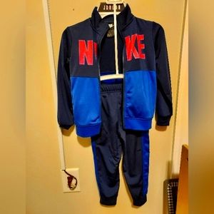NIKE BOYS 2 PIECE SWEAT SUIT